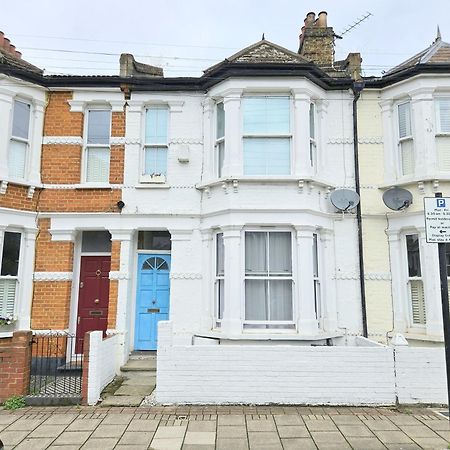Two Bedroom Flat With Private Patio In Battersea Londra Dış mekan fotoğraf