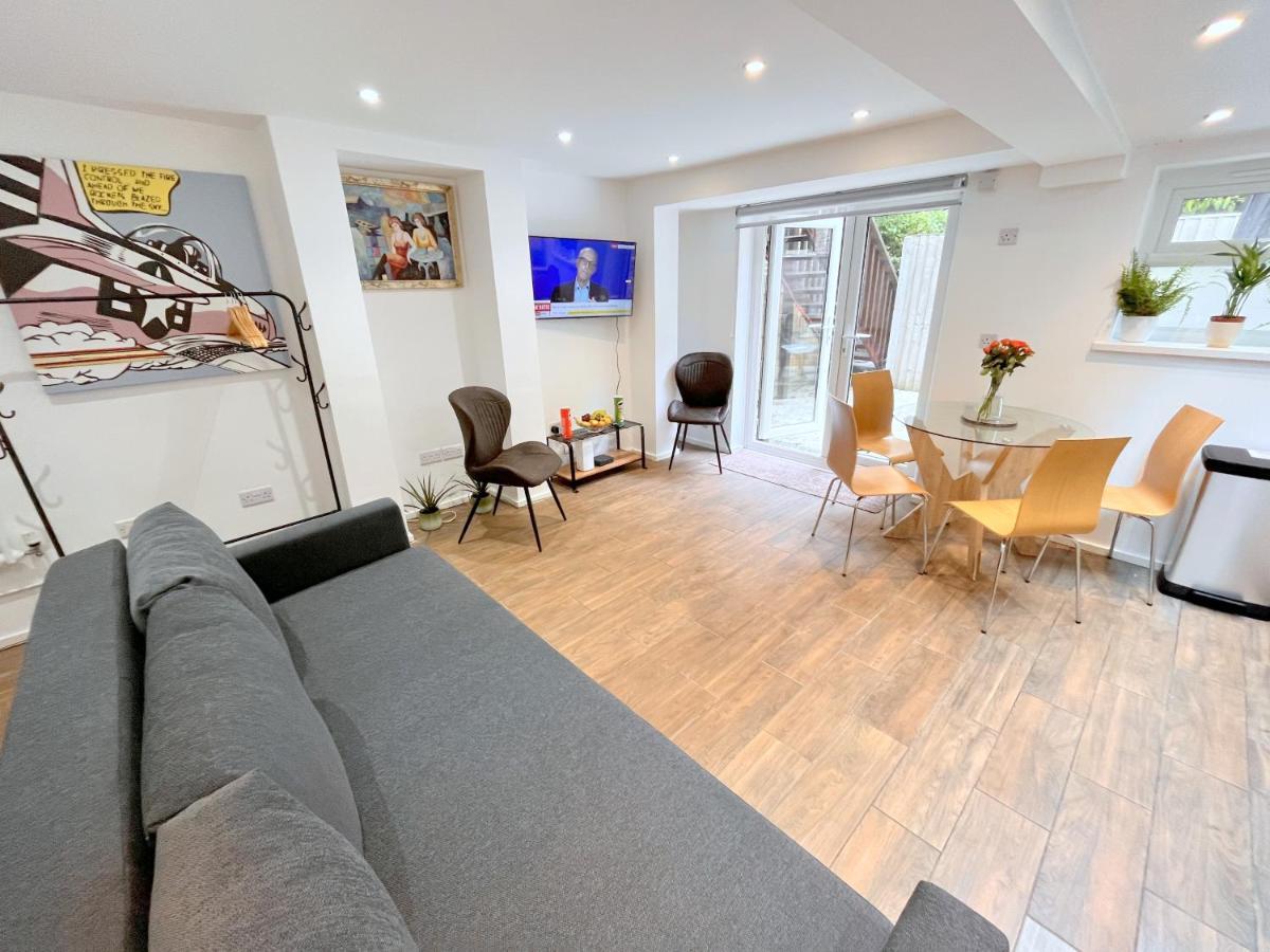Two Bedroom Flat With Private Patio In Battersea Londra Dış mekan fotoğraf