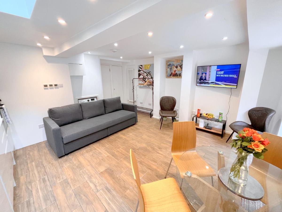 Two Bedroom Flat With Private Patio In Battersea Londra Dış mekan fotoğraf