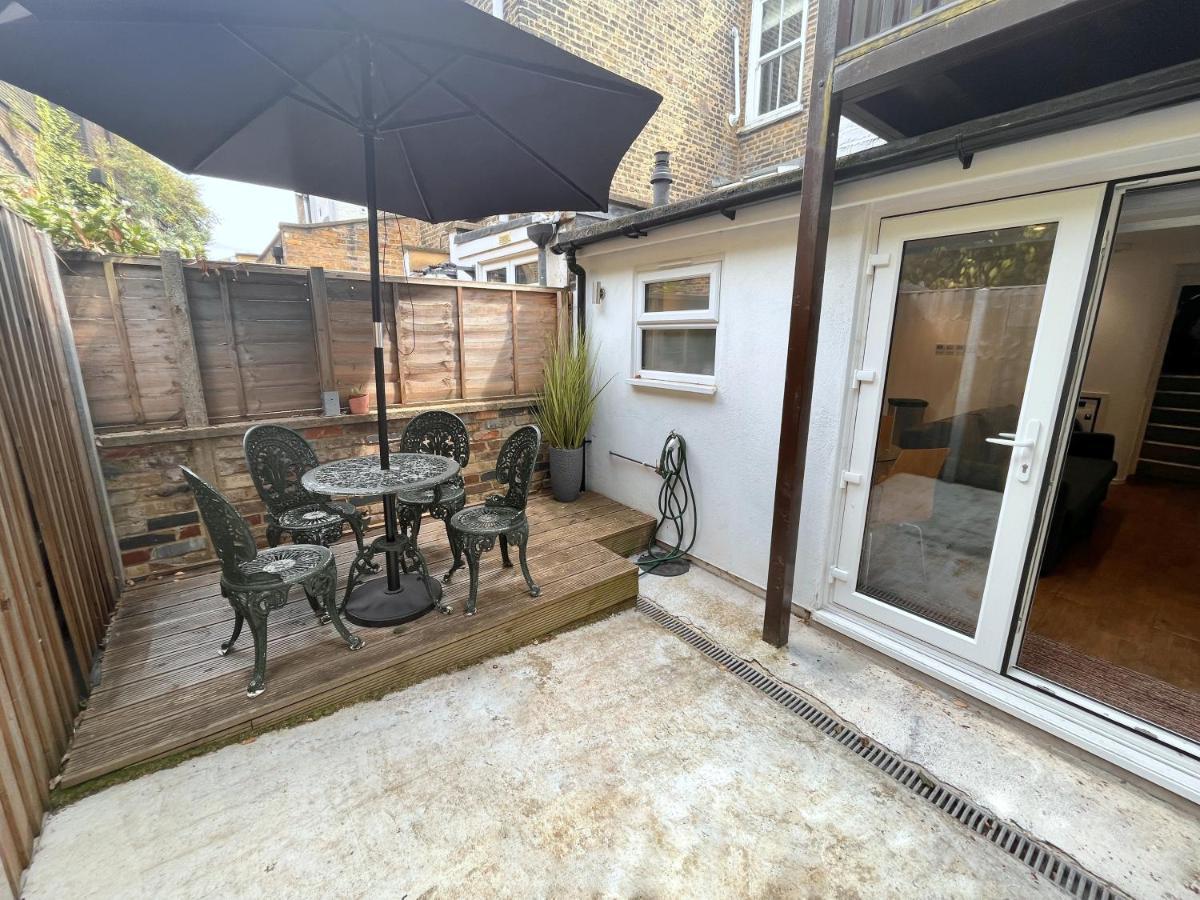 Two Bedroom Flat With Private Patio In Battersea Londra Dış mekan fotoğraf