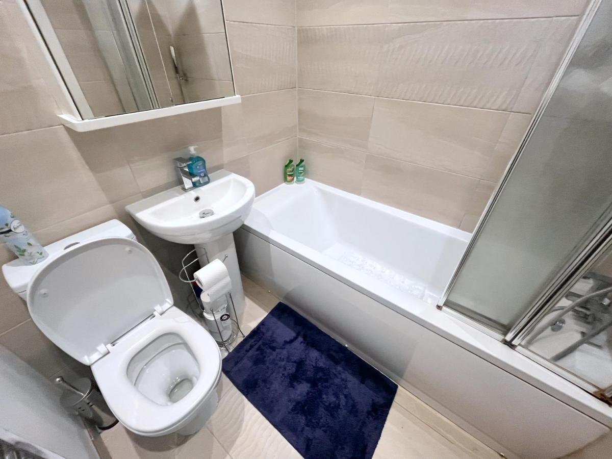 Two Bedroom Flat With Private Patio In Battersea Londra Dış mekan fotoğraf