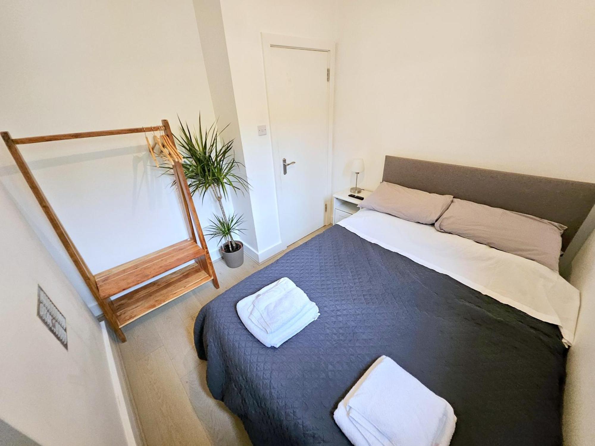 Two Bedroom Flat With Private Patio In Battersea Londra Dış mekan fotoğraf